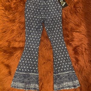 Art Class stretch bell bottoms